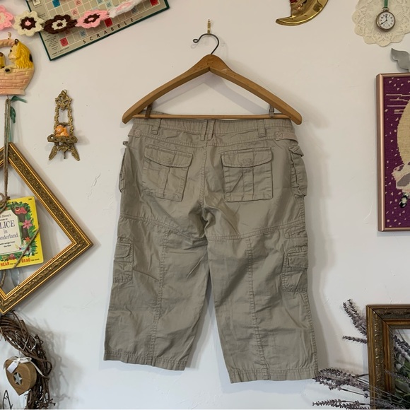 Y2K Grey Taupe Cargo Capri Pants Mudd Size 9 - Picture 4 of 4